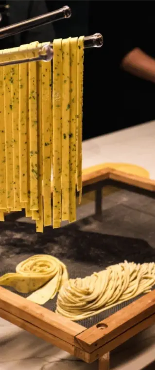 Pasta fresca secándose en La Obrería